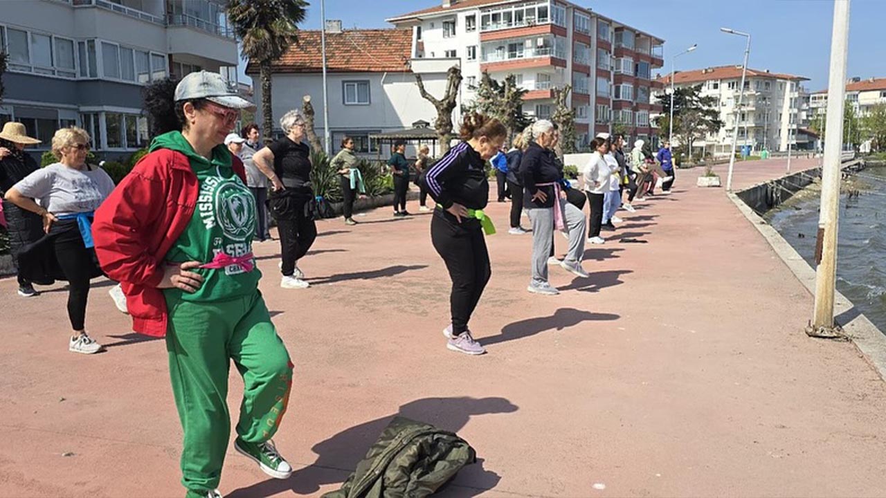 Yalova Cinarcik Belediye Spor Camlik Sahil Kadinlar (1)