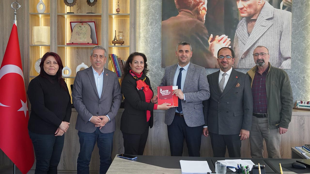 Yalova Kadikoy Beledye Baskan Chp Yalova Il Baskan Heyet Egitim Maraton Kitap (2)