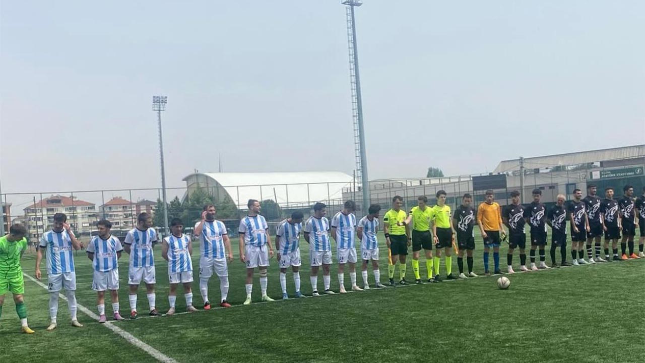 Bu Maçın İlk Yarısı Oynandı (1)