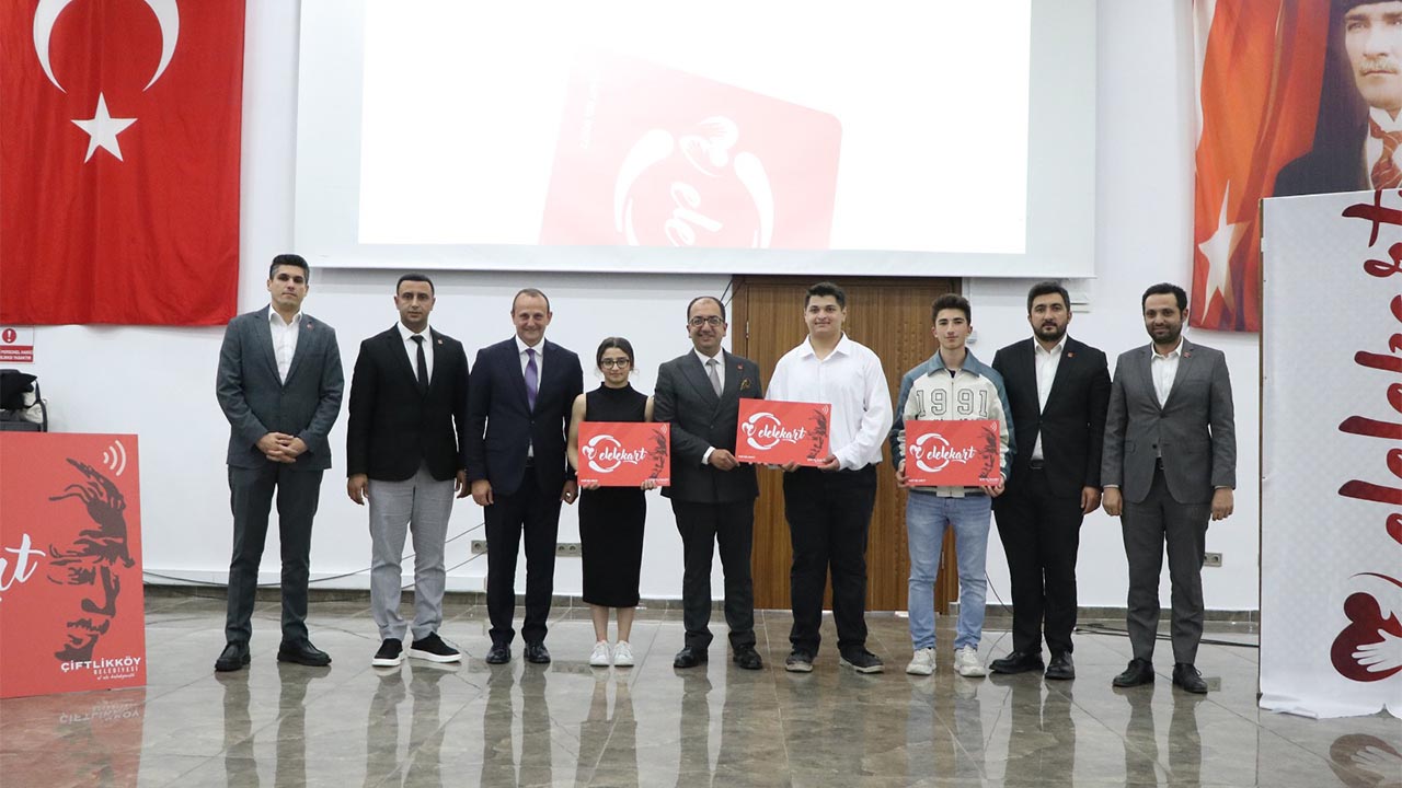 Çiftlikköy’de Elele Kart Coşkusu (1)