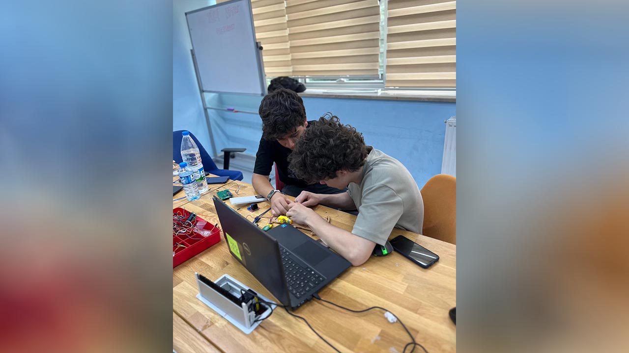 Gençler Teknolojiyle Büyüyor (1)
