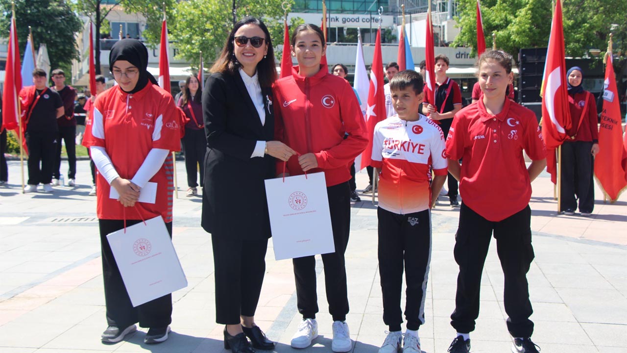 Yalova 19 Mayis Cosku Kutlama (1)