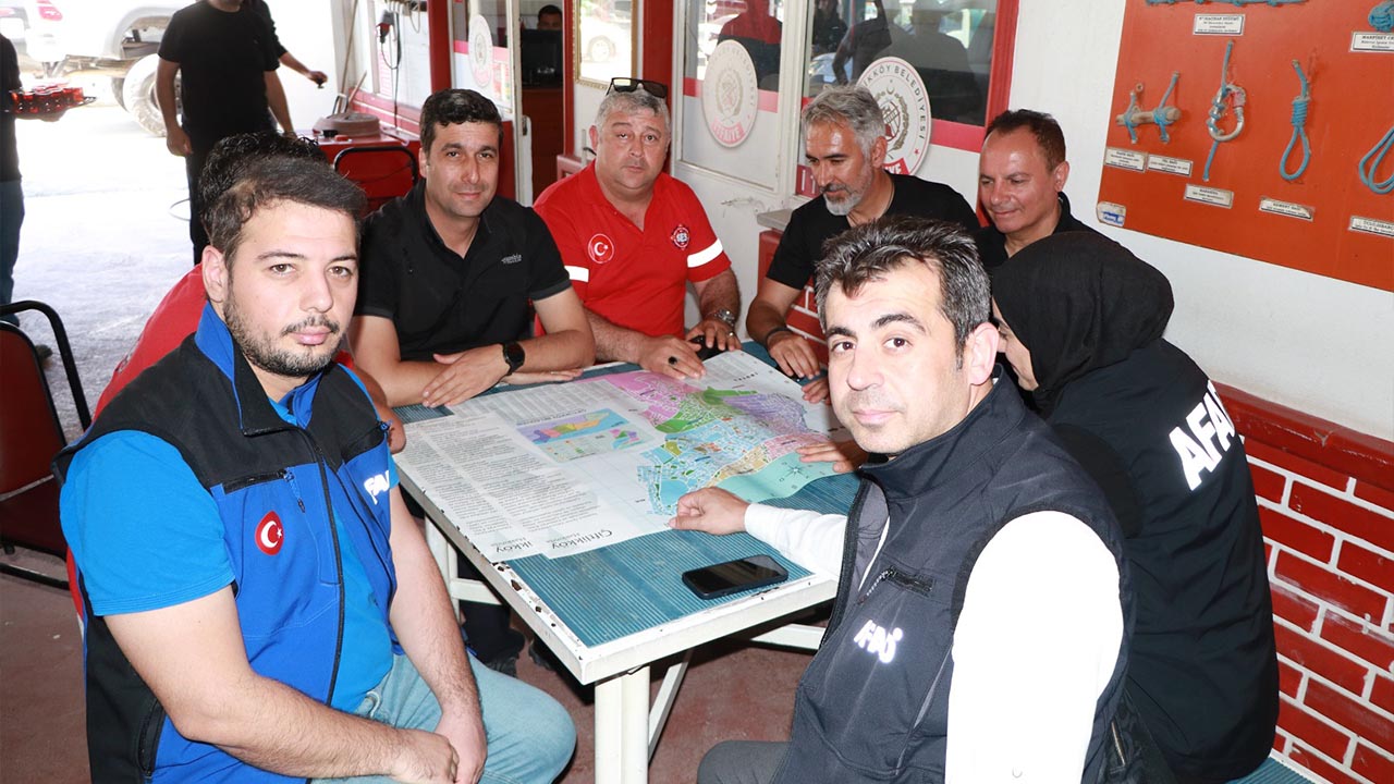 Yalova Ciftlikkoy Belediye Konya Afad Ekip Ziyaret Inceleme (3)