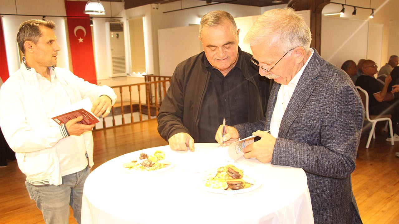 Yalova Eski Belediye Baskan Yazar Kitap Tanitim Imza Gun (2)