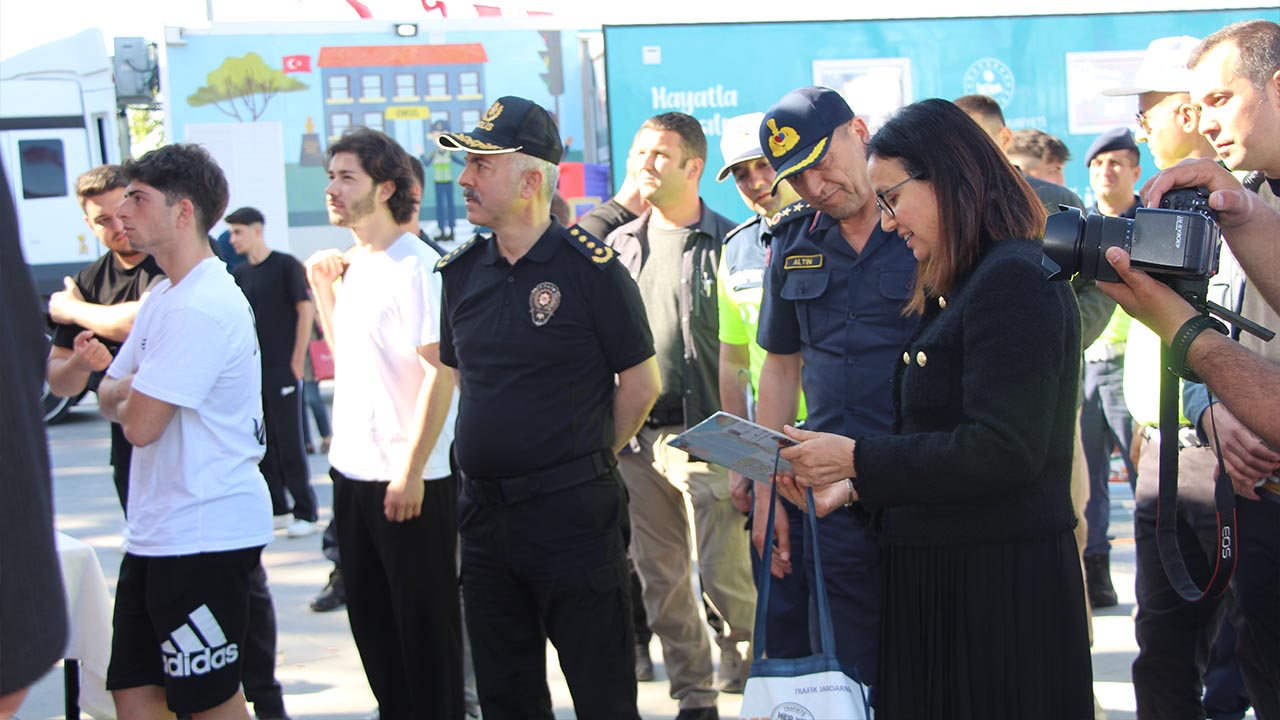 Yalova Meydan Emniyet Kemeri Simulasyon Tiri Jandarma Haber (6)