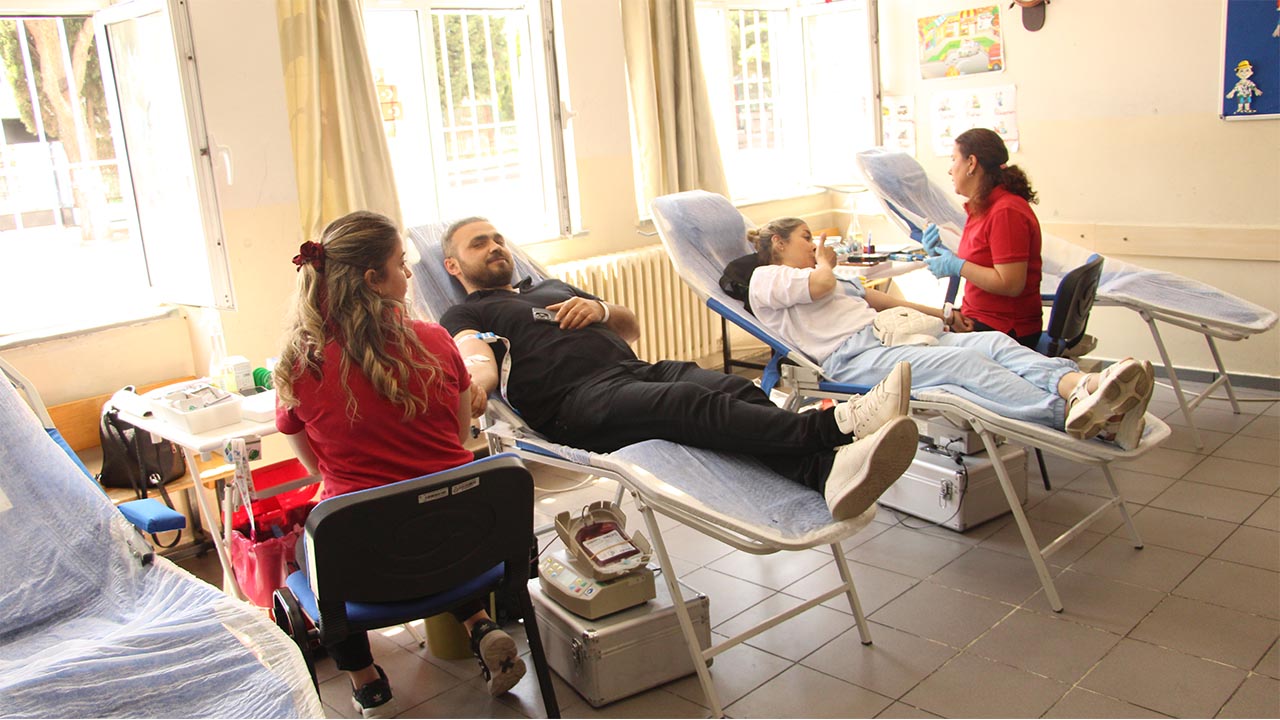 Yalova Turk Kizilay Sube Ogretmen Yusuf Ziya Ilkokul Kan Bagis Kampanya (1)