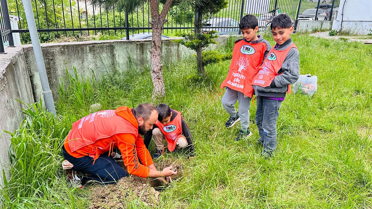 Rahmi Tokay İlkokulunda Minik Tema Fidan Etkinliği (2)