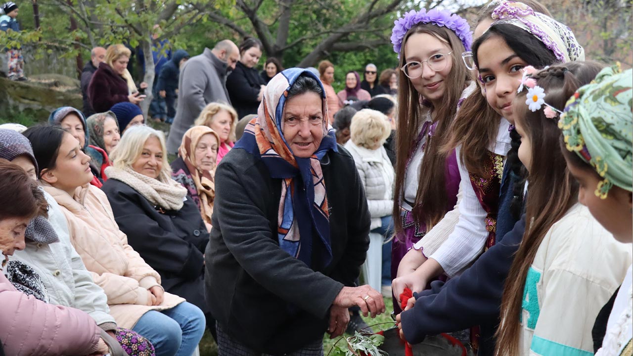 Yalova Subasi Belediye Bahar Hidirellez Kutlama Ates Atlama (2)