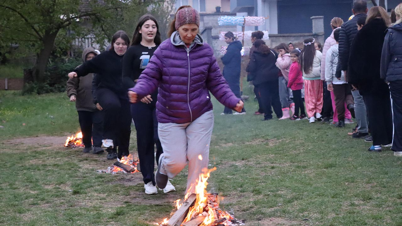 Yalova Subasi Belediye Bahar Hidirellez Kutlama Ates Atlama (7)