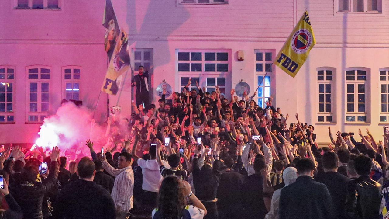 Yalova 15 Temmuz Cumhuriyet Demokrasi Meydan Fenerbahce Beko Euroleague Sampiyonluk Dev Ekran (5)