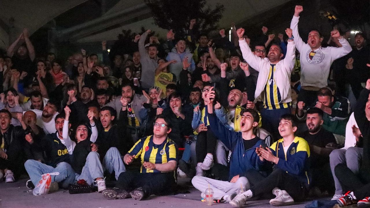 Yalova 15 Temmuz Cumhuriyet Demokrasi Meydan Fenerbahce Beko Euroleague Sampiyonluk Dev Ekran (6)