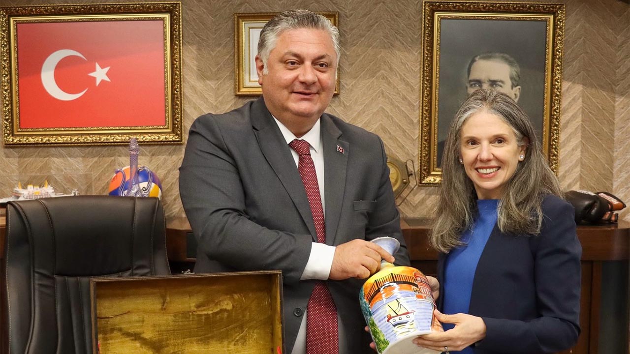 Yalova Abd Istanbul Baskonsolos Belediye Baskan Yuruyen Kosk Ziyaret Gorusme (1)