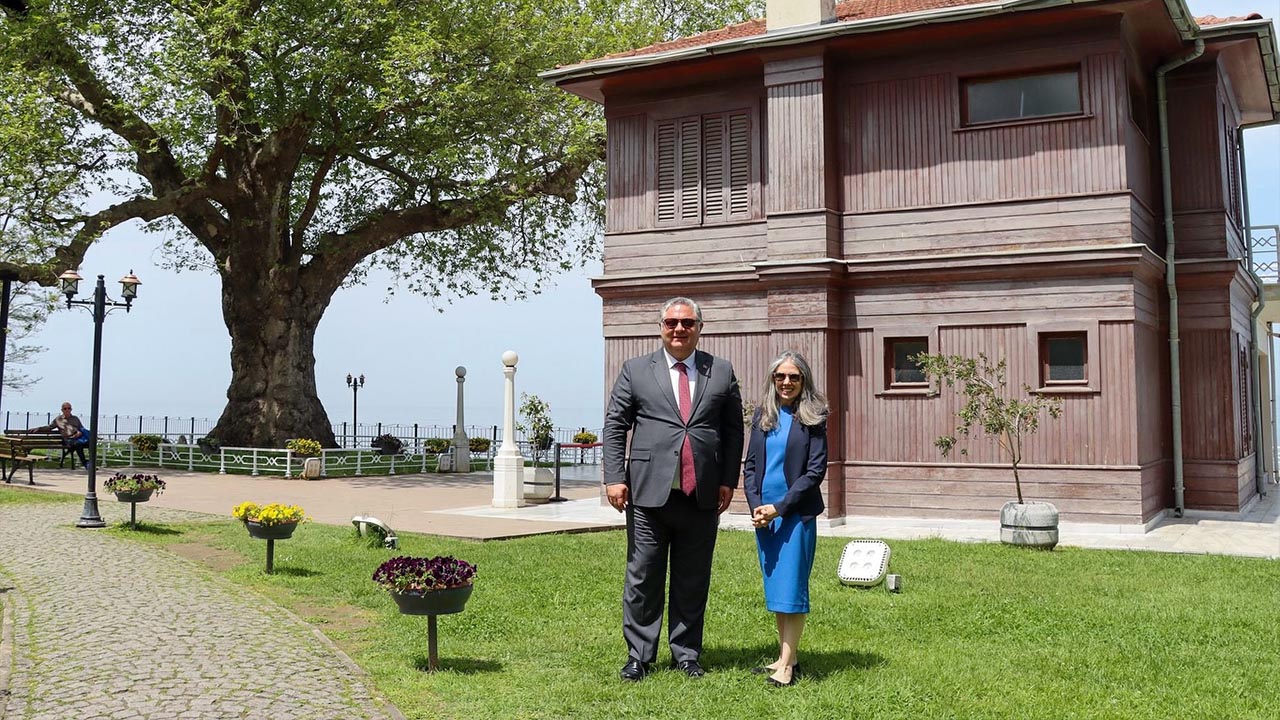 Yalova Abd Istanbul Baskonsolos Belediye Baskan Yuruyen Kosk Ziyaret Gorusme (3)