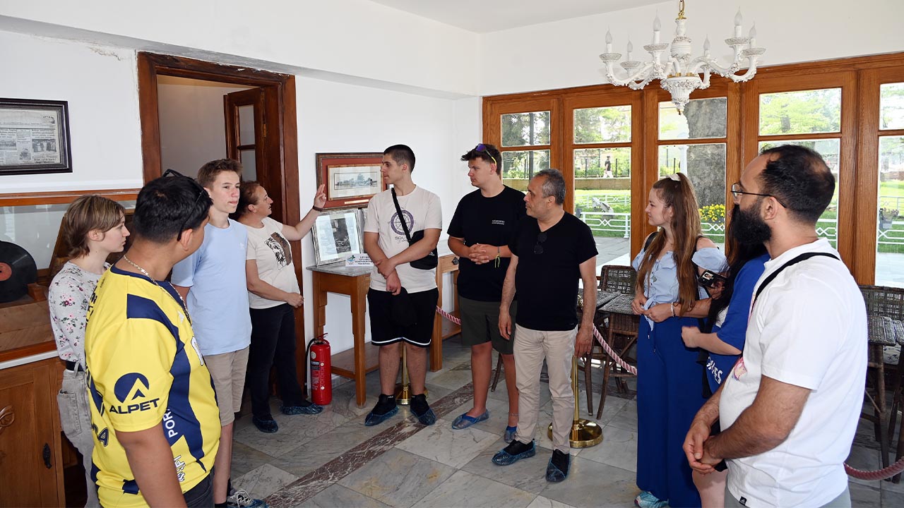 Yalova Almanya Genc Ogrenciler Yuruyen Kosk Ziyaret (1)
