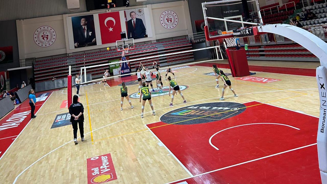 Yalova Altinova Belediyespor Voleybol Minik Sampiyon (1)