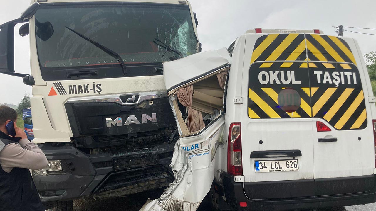 Yalova Armutlu Servis Minibus Kamyon Trafik Kaza Yarali (3)
