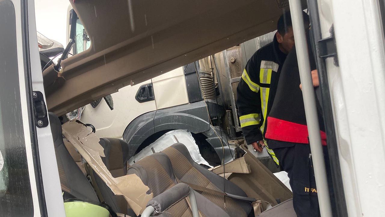 Yalova Armutlu Servis Minibus Kamyon Trafik Kaza Yarali (4)