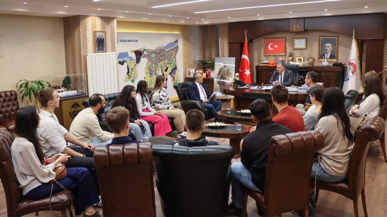 Yalova Belediye Baskan Genclik Koptu Almanya Ogrenci Ziyaret (1)