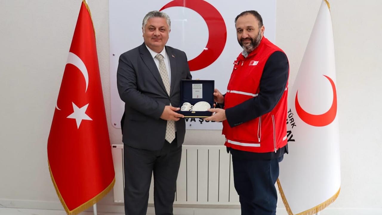 Yalova Belediye Baskan Turk Kizilayi Ziyaret Tebrik Basari Dilegi (2)