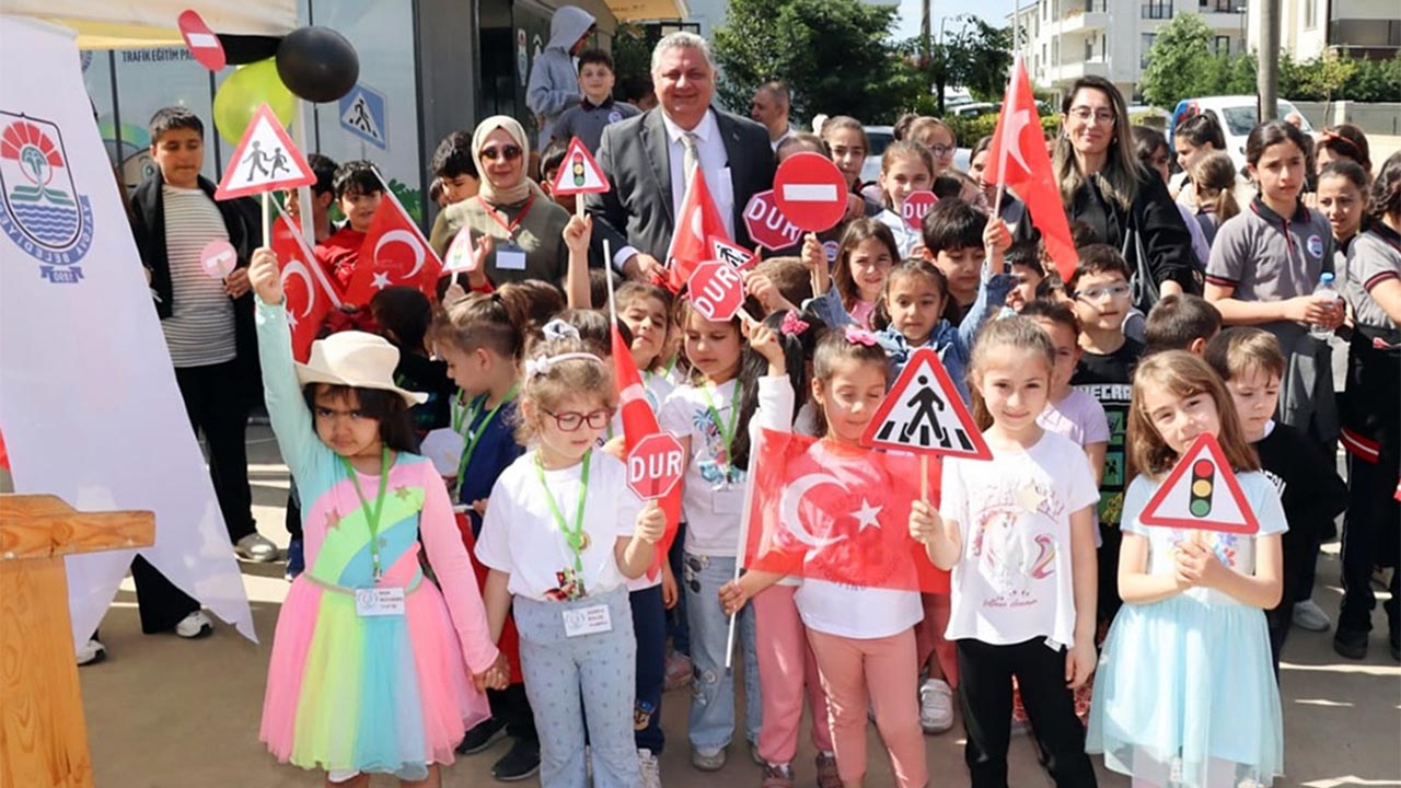 Yalova Belediye Il Emniyet Trafik Hafta Minik Ogrenciler Teorik Pratik Egitim (1)