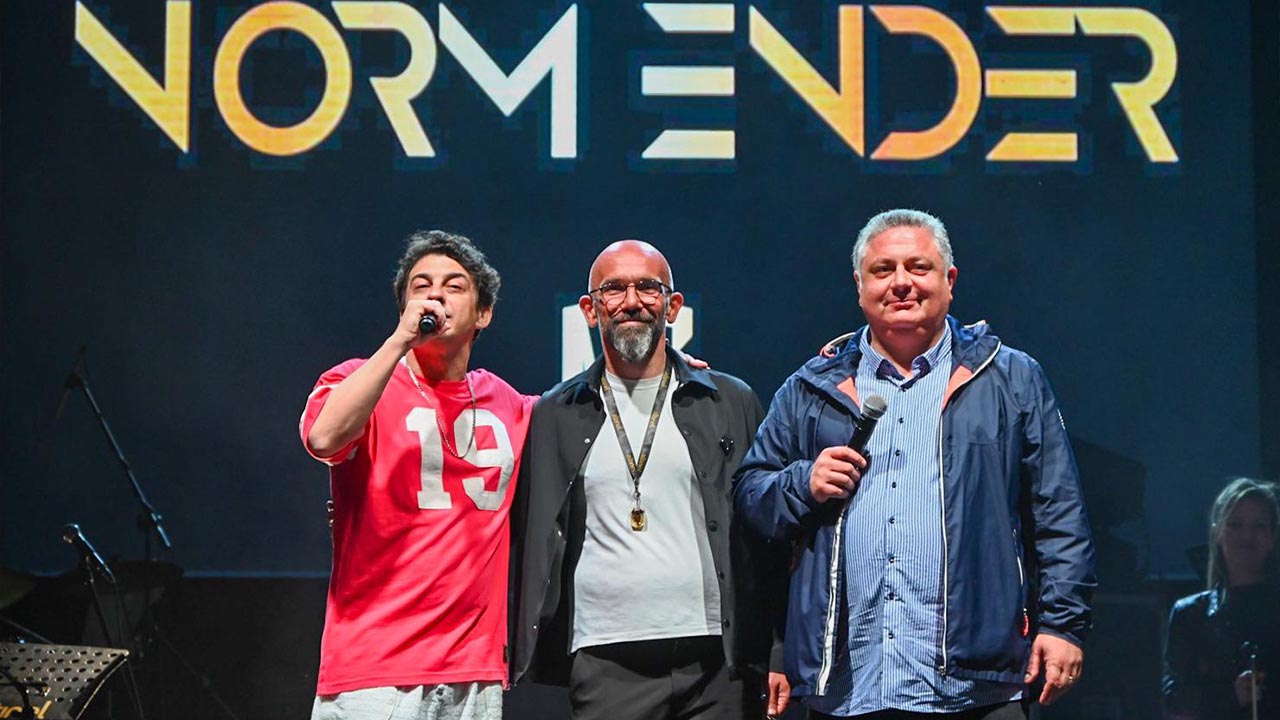 Yalova Belediye Kurumlar Destek Genclik Festival Sanatciler Selin Gecit Norm Ender Ikilem (6)