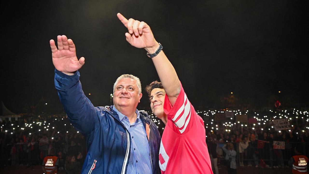 Yalova Belediye Kurumlar Destek Genclik Festival Sanatciler Selin Gecit Norm Ender Ikilem (7)