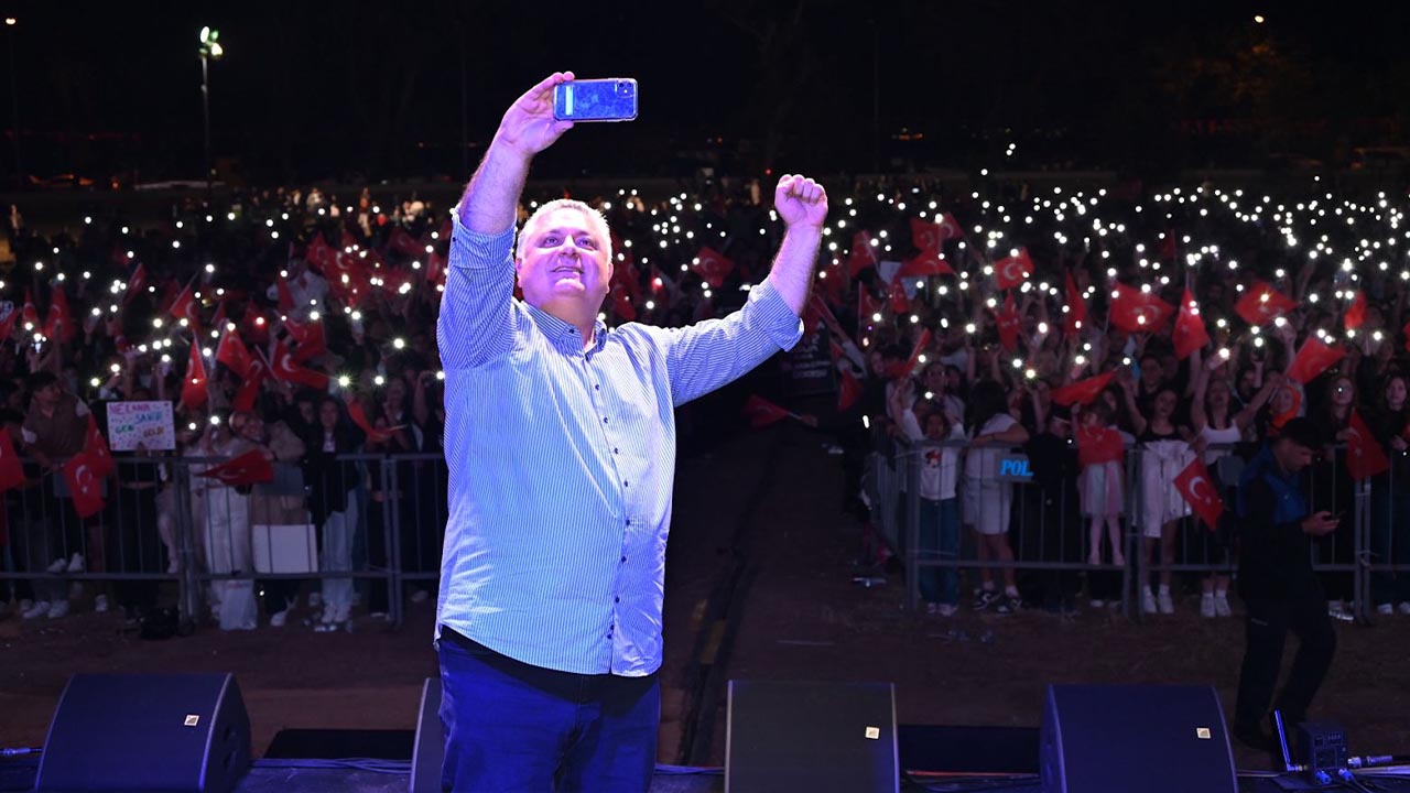 Yalova Belediye Kurumlar Destek Genclik Festival Sanatciler Selin Gecit Norm Ender Ikilem (9)