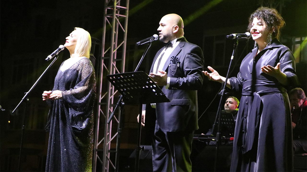 Yalova Ciftlikkoy Belediye 19 Mayis Kutlama Konser Etkinlik (1)
