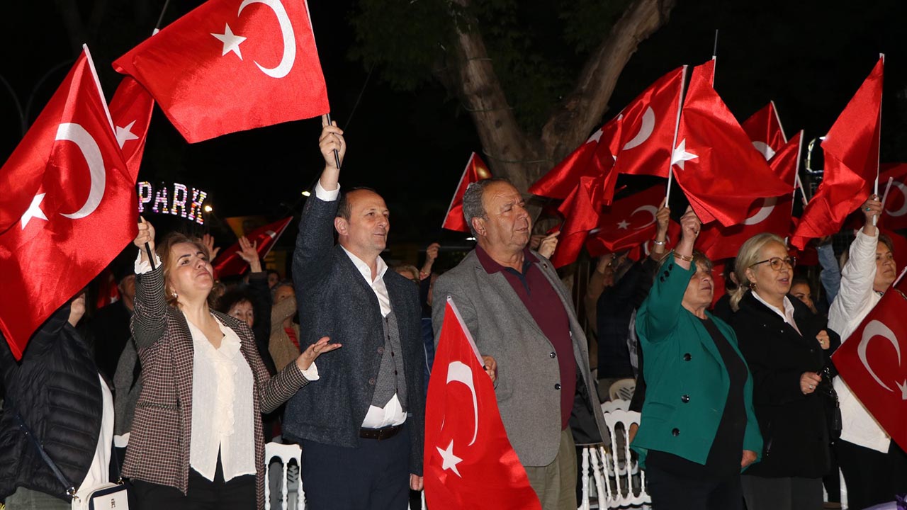 Yalova Ciftlikkoy Belediye 19 Mayis Kutlama Konser Etkinlik (4)