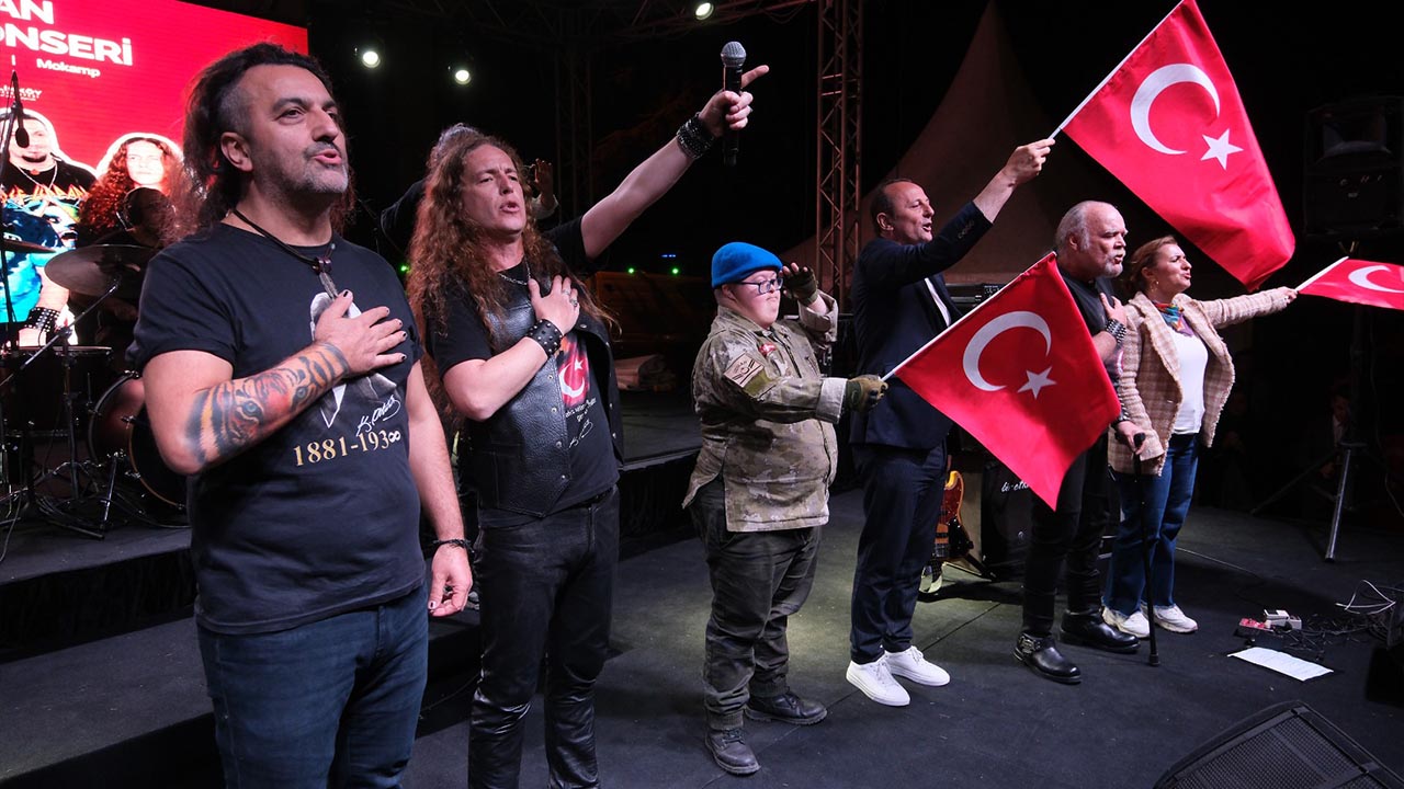 Yalova Ciftlikkoy Belediye 19 Mayis Kutlama Kortej Kurtalan Ekspres Muzik (4)