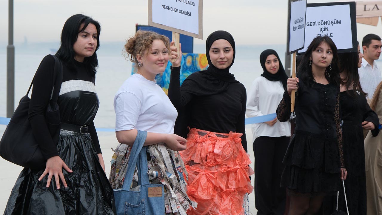 Yalova Ciftlikkoy Ilce Milli Egitim Mudurluk Belediye Baskan Lise Ogrenciler Geri Donusum Proje (2)
