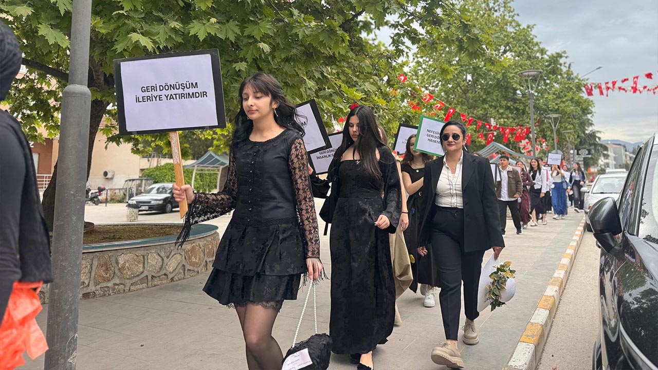 Yalova Ciftlikkoy Mustafa Kemal Anadolu Lise Geri Donusum Defile (5)