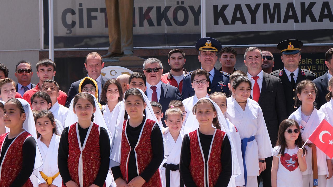Yalova Ciftlikkoy Protokol 19 Mayis Katilim Kutlama (2)