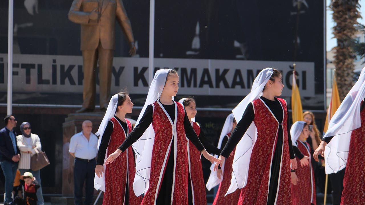Yalova Ciftlikkoy Protokol 19 Mayis Katilim Kutlama (6)