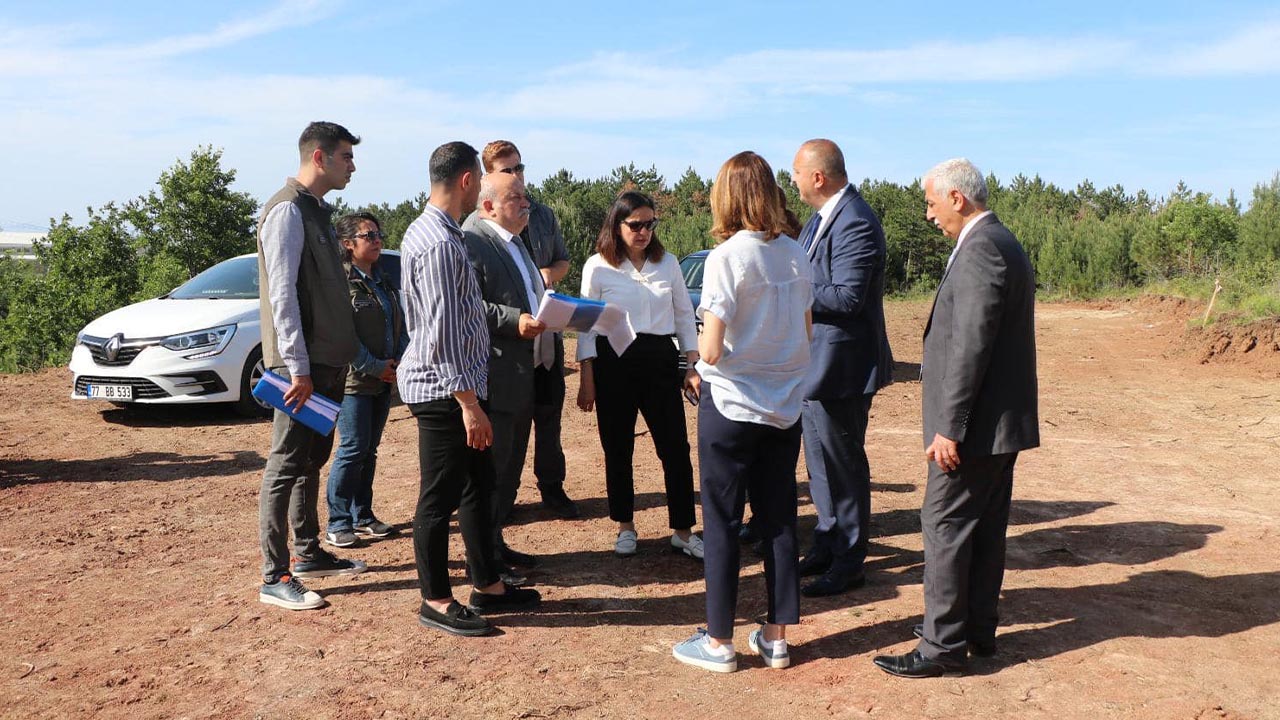 Yalova Cinarcik Belediye Baskan Vali Sokak Hayvanlari Rehabilitasyon Merkez Ziyaret (3)