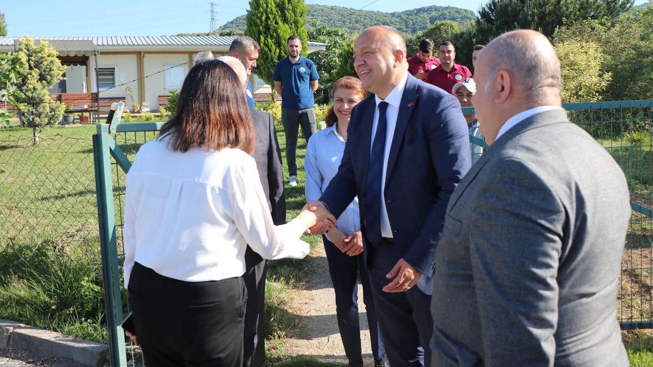 Yalova Cinarcik Belediye Baskan Vali Sokak Hayvanlari Rehabilitasyon Merkez Ziyaret (4)