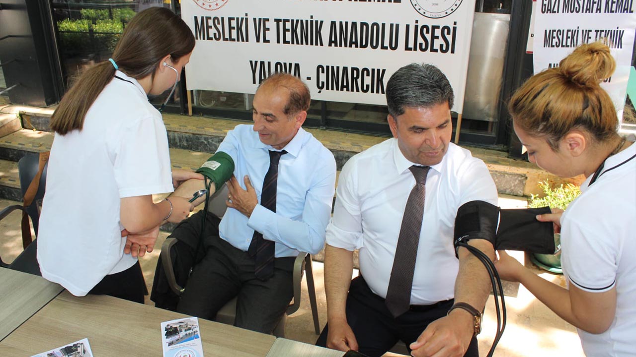 Yalova Cinarcik Lise Ogrenciler Cinaralti Vatandaslar Tansiyon Olcum Farkindalik (4)