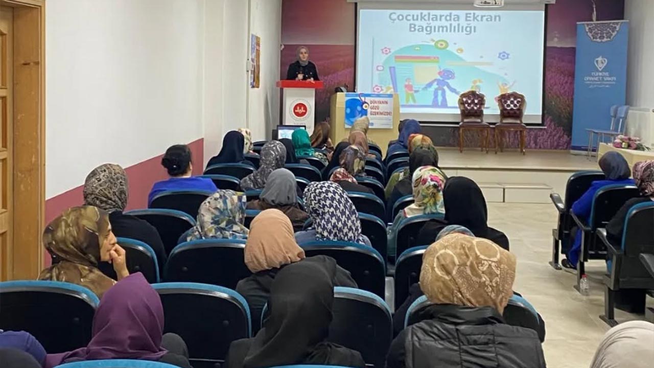 Yalova Ekran Bagimlilik Bilinçli Teknoloji Konferans (2)