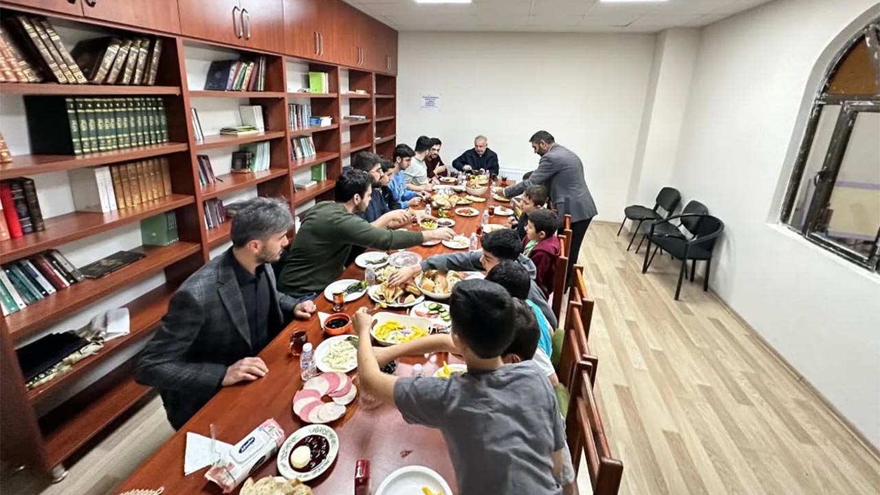 Yalova Genc Cocuk Gonullu Kahvalti (1)