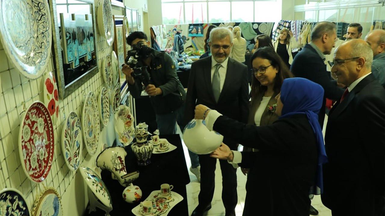 Yalova Halk Egitim Il Mudurluk Yilsonu Karma Sergi (1)