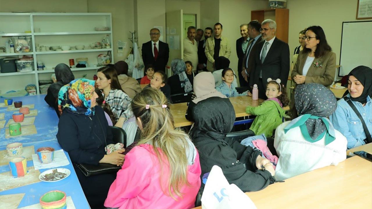 Yalova Halk Egitim Il Mudurluk Yilsonu Karma Sergi (2)
