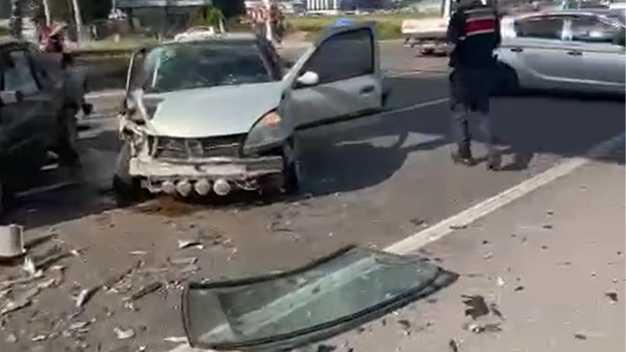 Yalova Izmit Topcular Karayol Zincirleme Trafik Kaza (1)