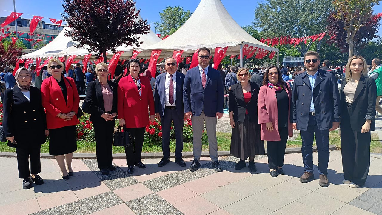 Yalova Kent Konseyi Baskan 19 Mayis Resmi Toren Katilim (3)