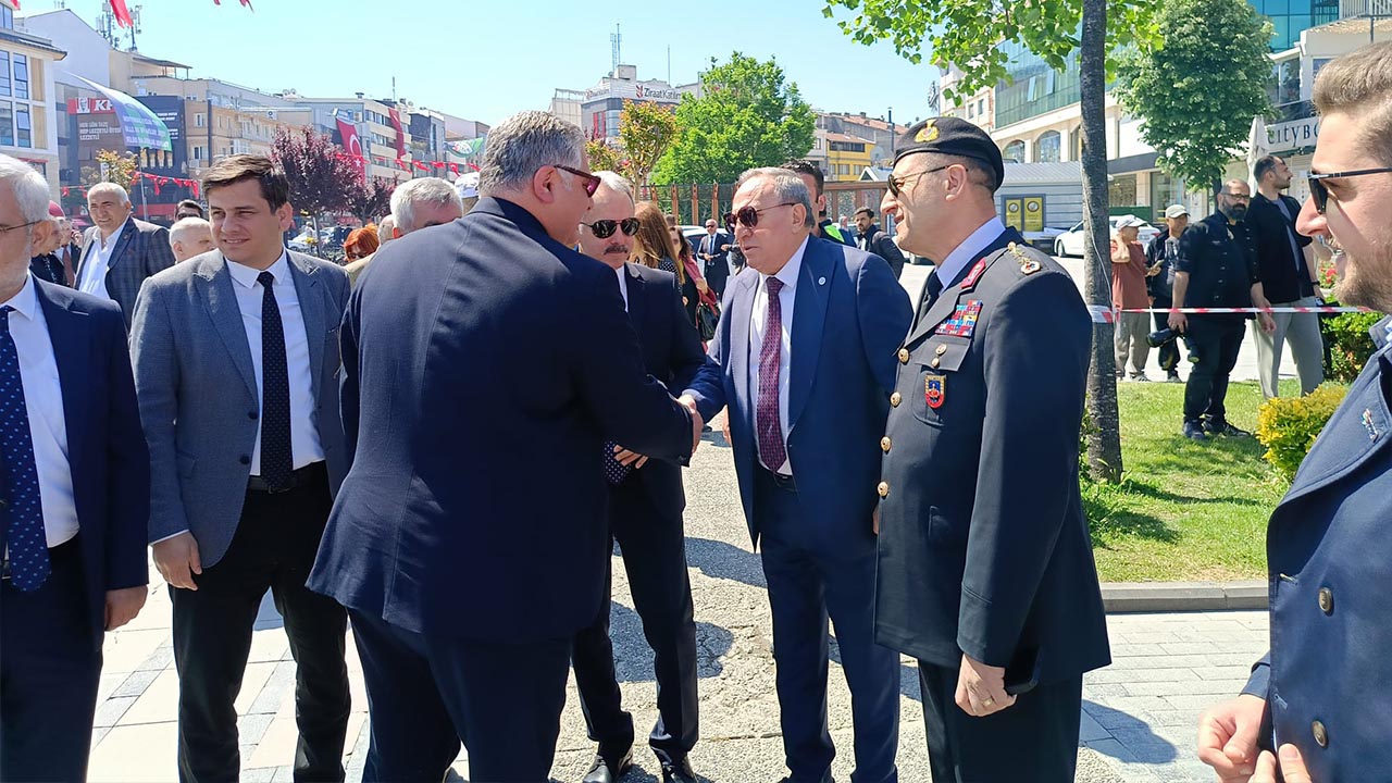 Yalova Kent Konseyi Baskan 19 Mayis Resmi Toren Katilim (6)