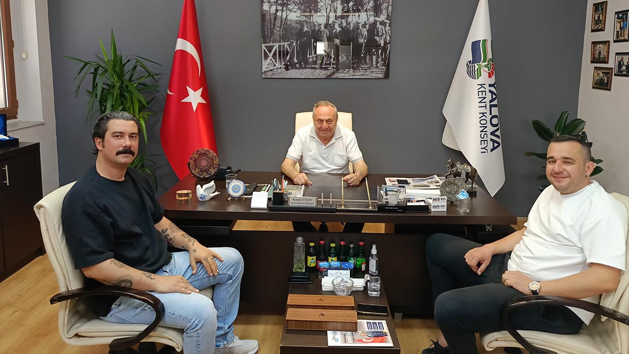 Yalova Kent Konseyi Baskan Ardic Bicak Firma Temsilci Ziyaret Gorusme Hediye (2)