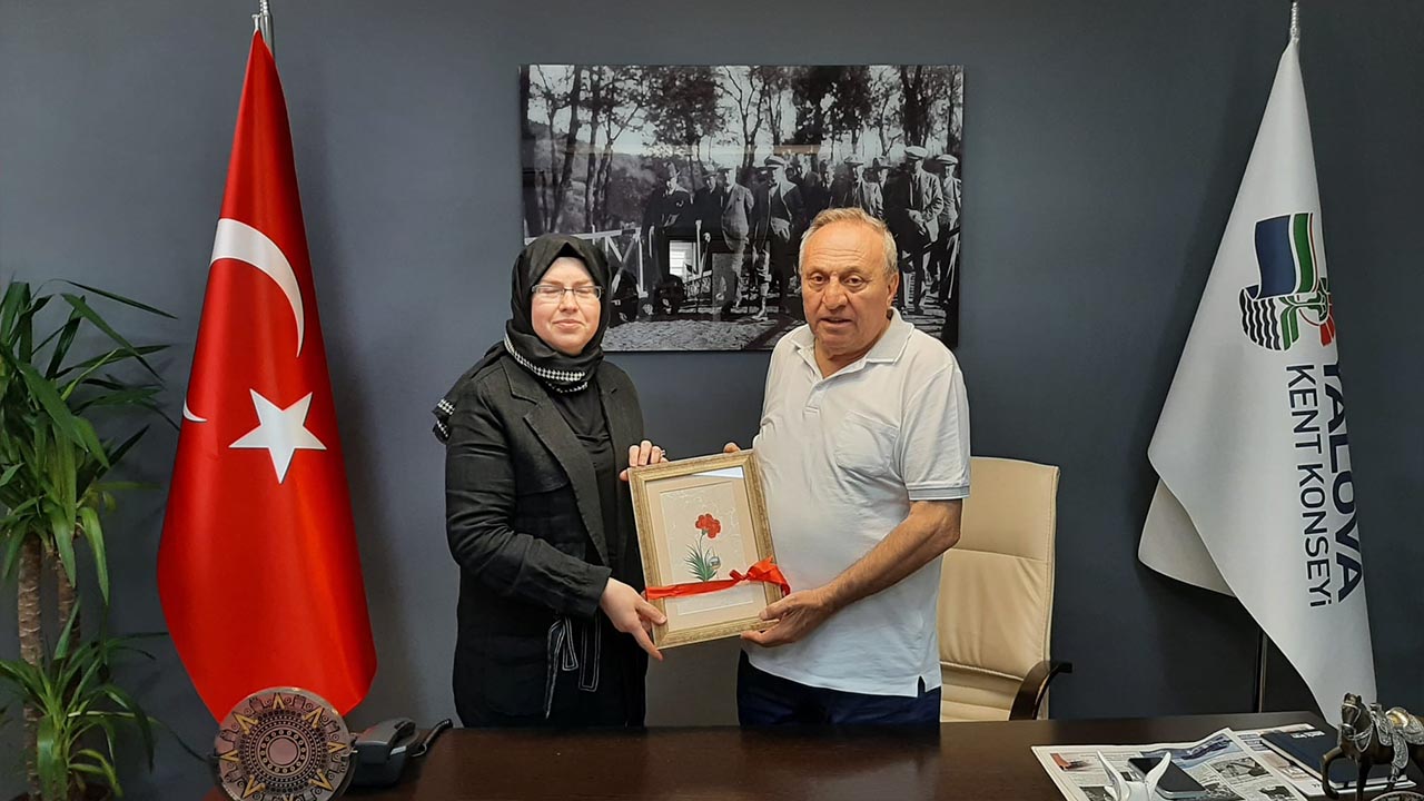 Yalova Kent Konseyi Baskan Minyatur Hat Sanatci Ziyaret (1)