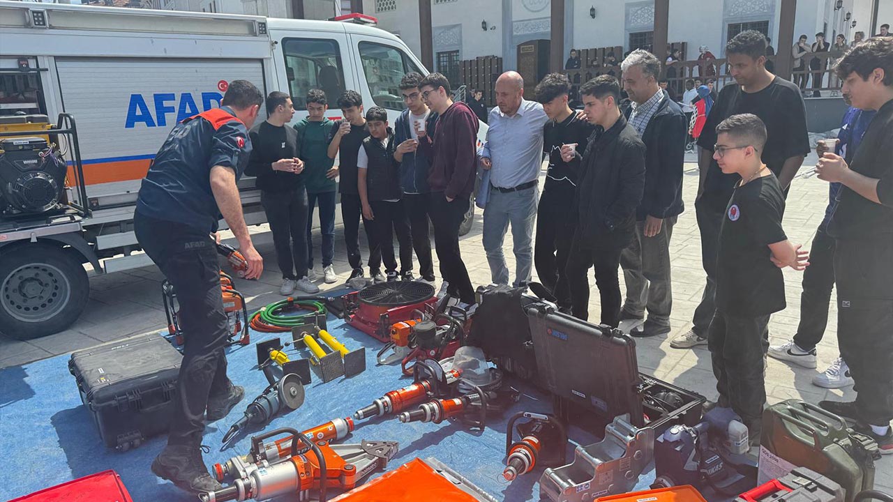 Yalova Kizilay Okul Kanpanya Sabri Eksinozlugil Imam Hatip Farkindalik Kan Bagis Afet (4)
