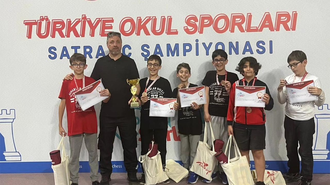 Yalova Kocaeli Turkiye Okul Sporlari Satranc Sampiyona Uzmanlar Kolej Basari (1)