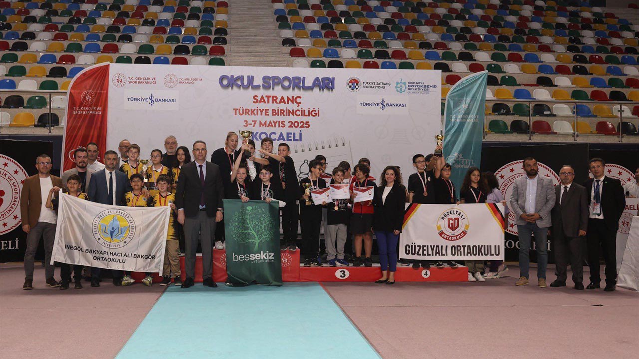Yalova Kocaeli Turkiye Okul Sporlari Satranc Sampiyona Uzmanlar Kolej Basari (4)