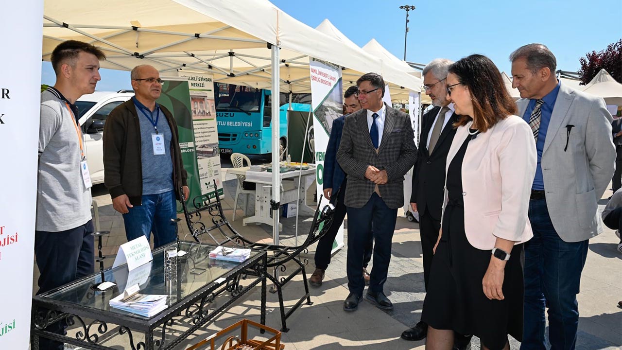 Yalova Mesleki Ve Teknik Eğitim Fuarı Açıldı (2)